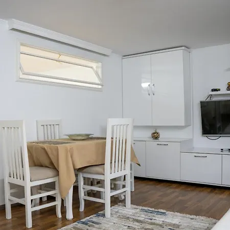 Loft Near Olympic Park Apartman Tirana